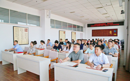 標題：中國農機院黨委委員、副總經(jīng)理，呼和浩特分院黨委書記、董事長王振華講授黨課
瀏覽次數(shù)：1438
發(fā)表時間：2024-06-26