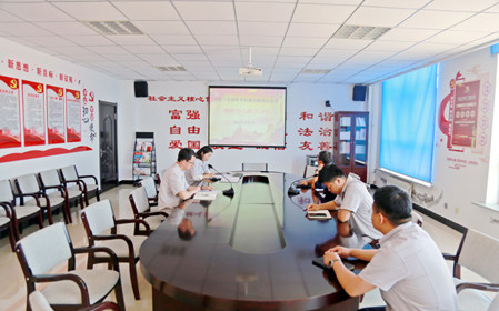 標(biāo)題：華德牧草公司黨委召開2024年第三季度理論中心組學(xué)習(xí)會(huì)暨黨紀(jì)學(xué)習(xí)教育總結(jié)大討論
瀏覽次數(shù)：938
發(fā)表時(shí)間：2024-08-12