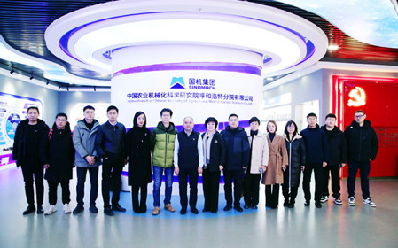 標(biāo)題：蒙草集團(tuán)總裁朱長虹一行到呼和浩特分院調(diào)研交流
瀏覽次數(shù)：2363
發(fā)表時(shí)間：2024-12-20